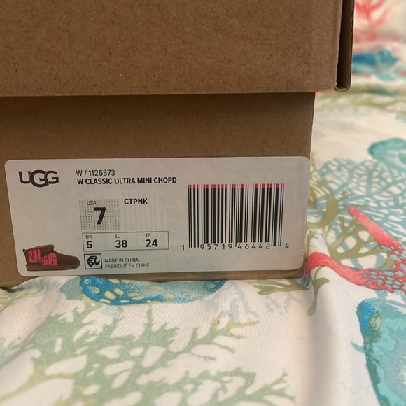 UGG ultra mini boots size 7. Brand new in box. These are true to size - Picture 4 of 4